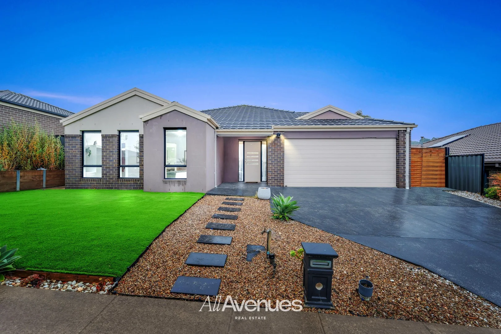 32 Victoria Place, Pakenham VIC 3810