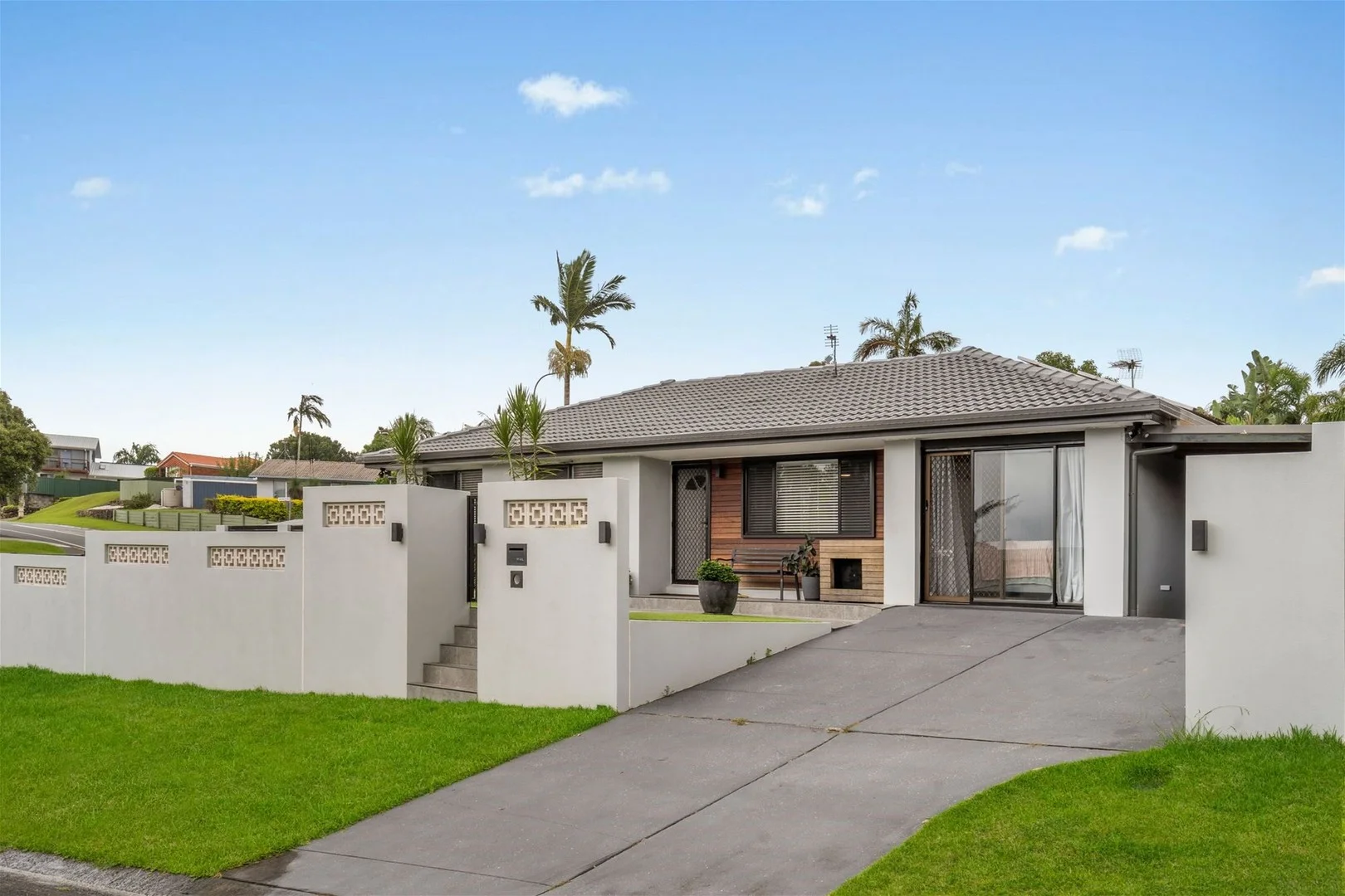 27 Pappas Way, Carrara QLD 4211