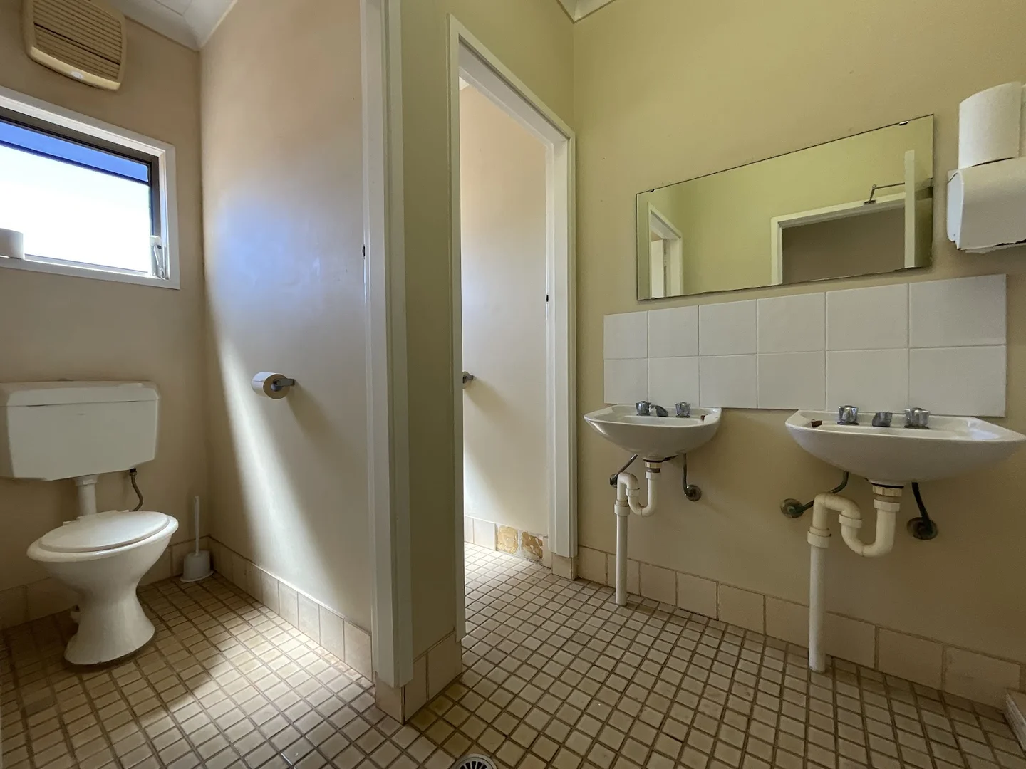 Additional image 19 of 48 - 50 Molesworth Street, Hillston NSW 2675