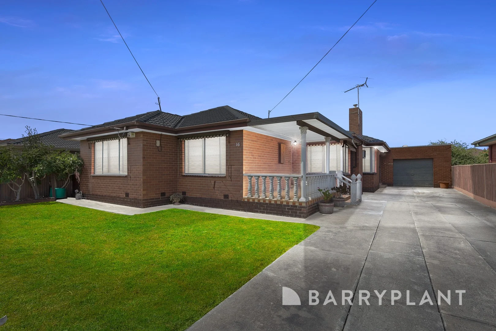 16 Mulhall Drive, St Albans VIC 3021