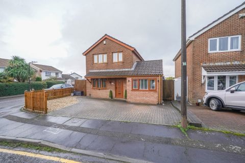 Y Llwyni, Swansea SA6