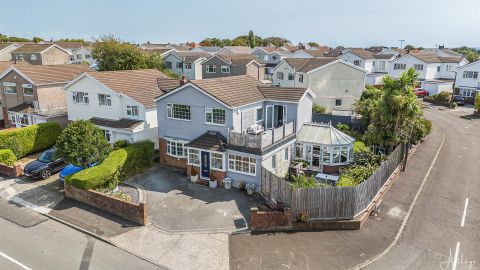 Woollacott Drive, Newton, Swansea SA3