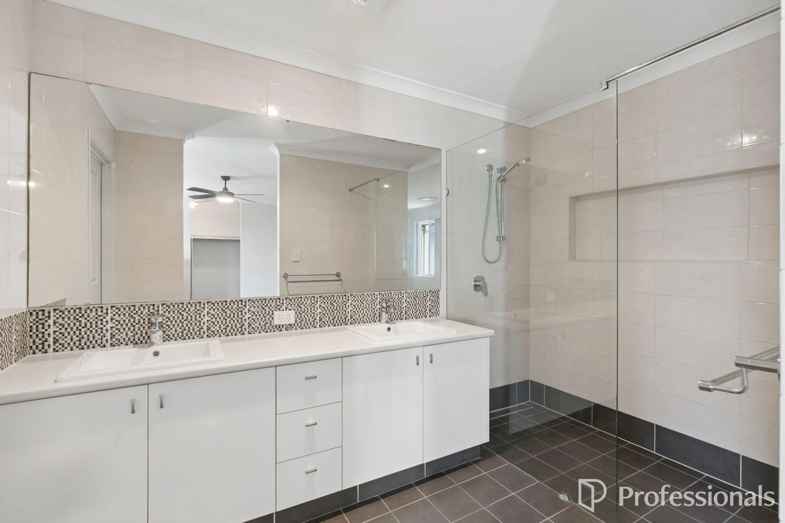 2 Aspinall Road, Byford WA 6122 photo 4