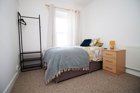 Slate Street, Swansea SA6, Room to rent