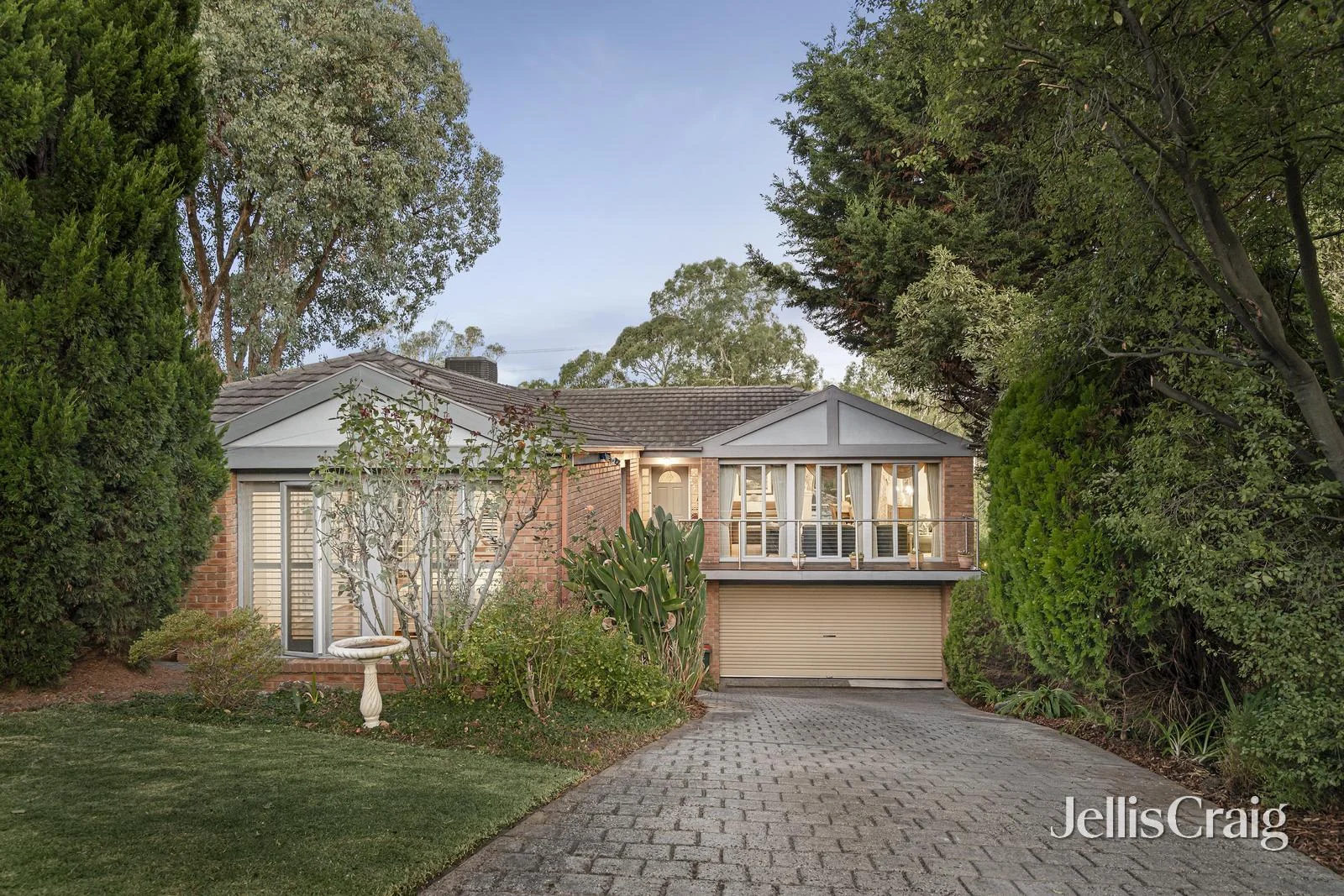 11 Hillcrest Court, Donvale VIC 3111
