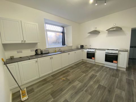 Harbour View, Swansea SA1, Room to rent