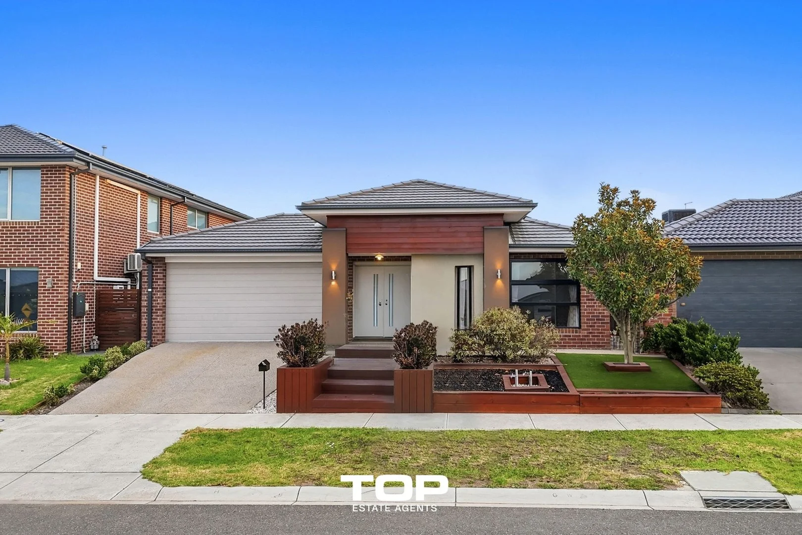 92 Moxham Drive, Clyde North VIC 3978