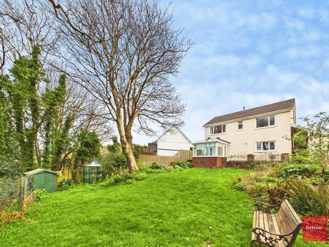 Wychwood Close, Langland, Swansea SA3