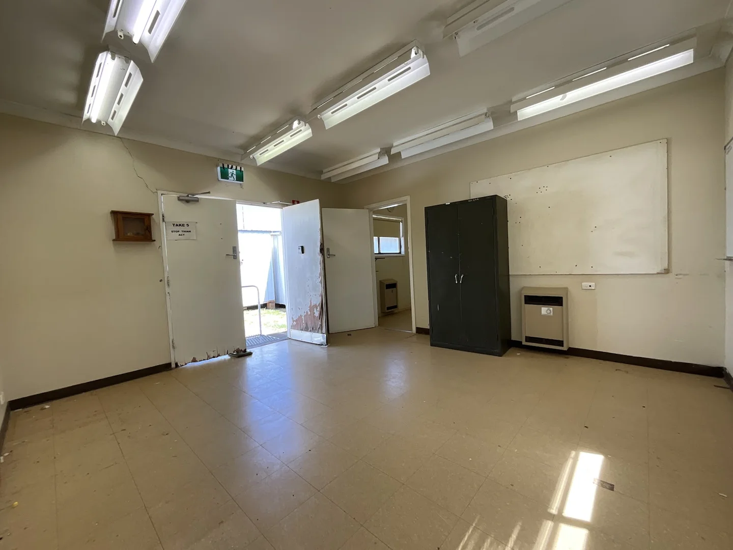 Additional image 17 of 48 - 50 Molesworth Street, Hillston NSW 2675
