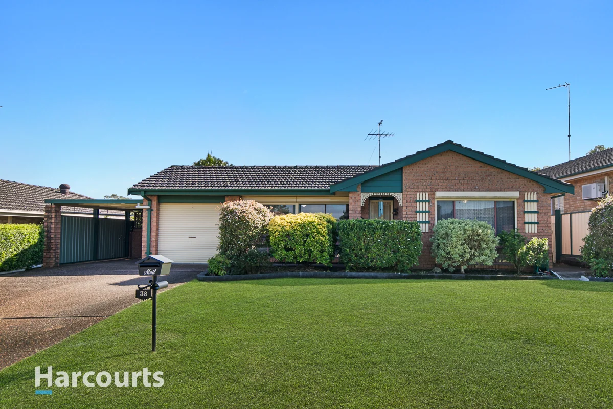 38 Pine Creek Circuit, St Clair NSW 2759