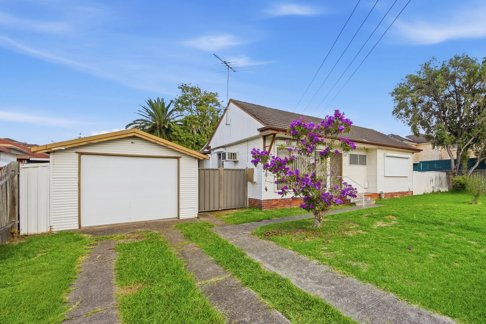 4 Weir Crescent, Lurnea NSW 2170