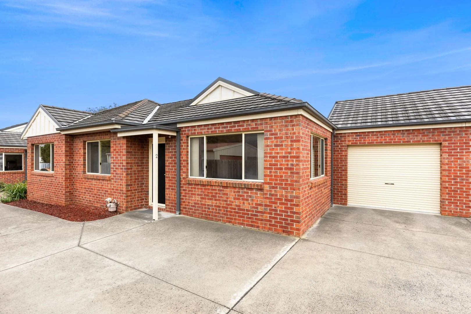 2/17 Laura Avenue, Belmont VIC 3216