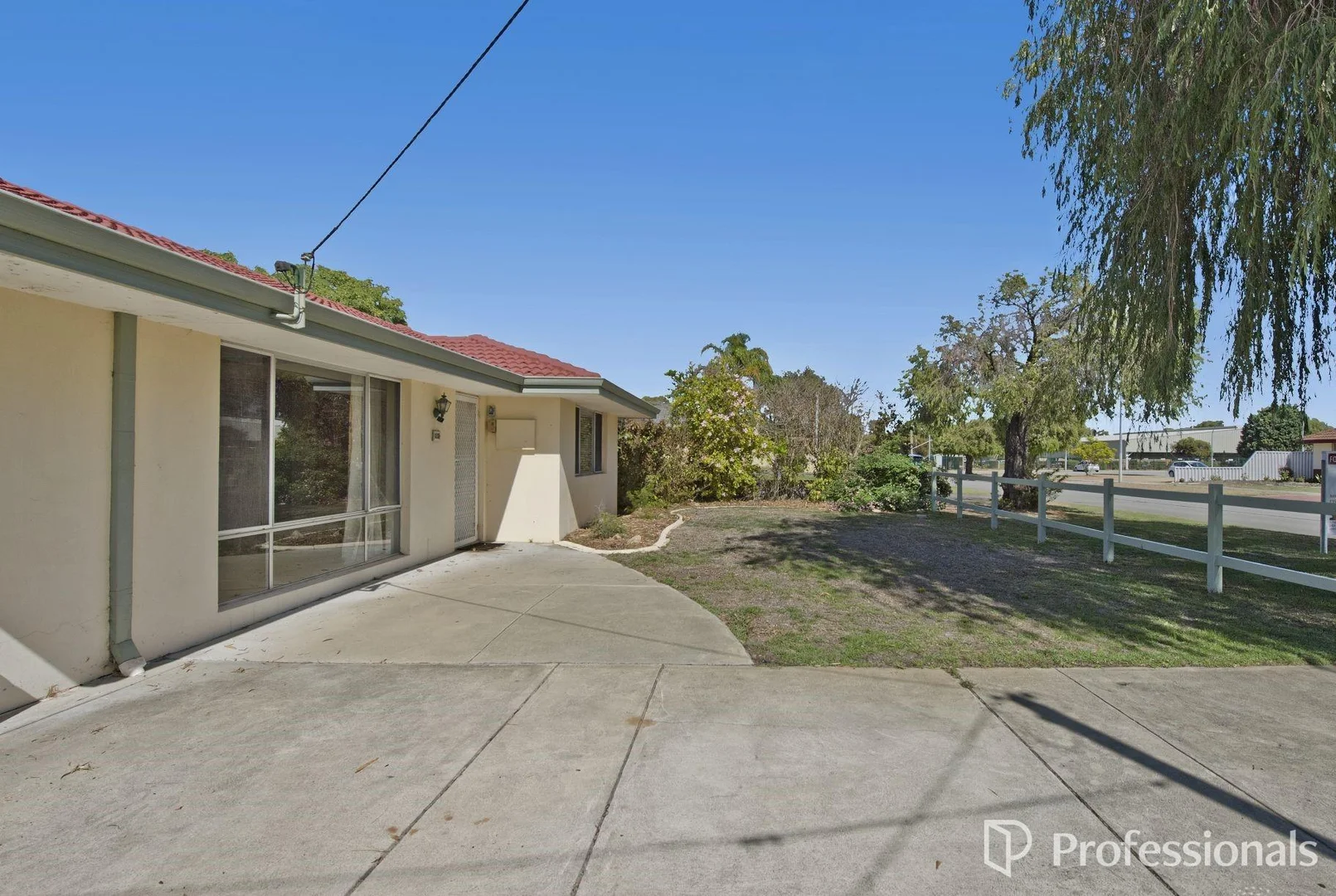25 Okehampton Road, Warnbro WA 6169 photo 4