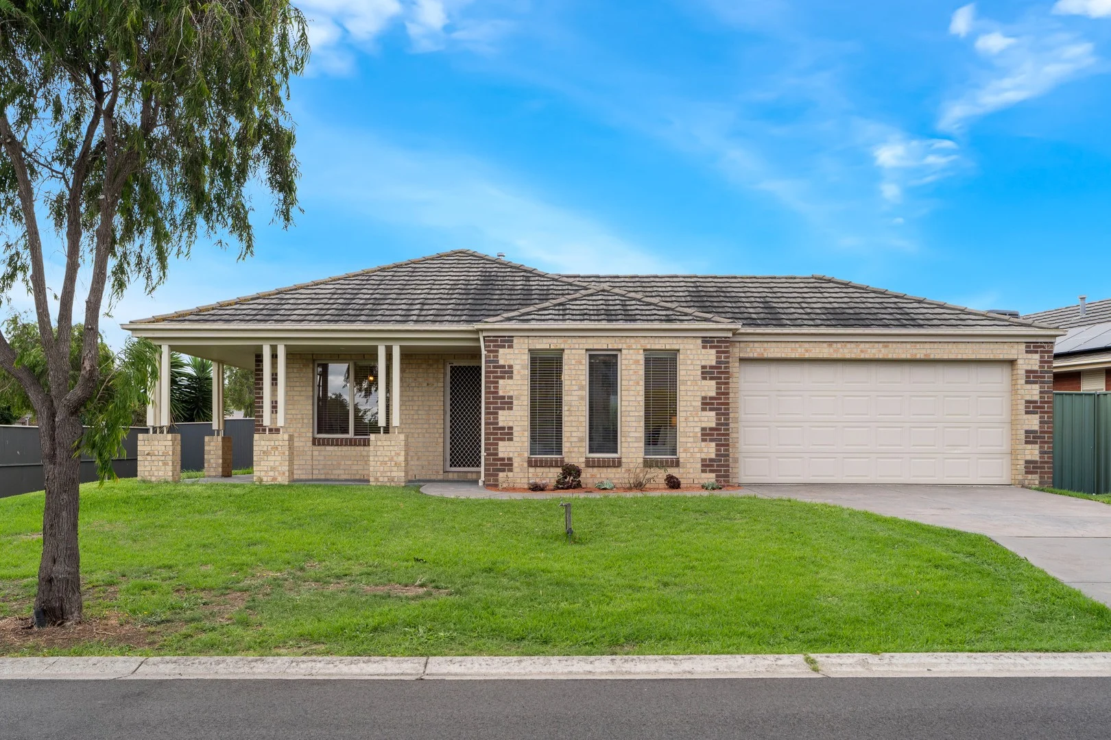8 Swinburne Close, Craigieburn VIC 3064