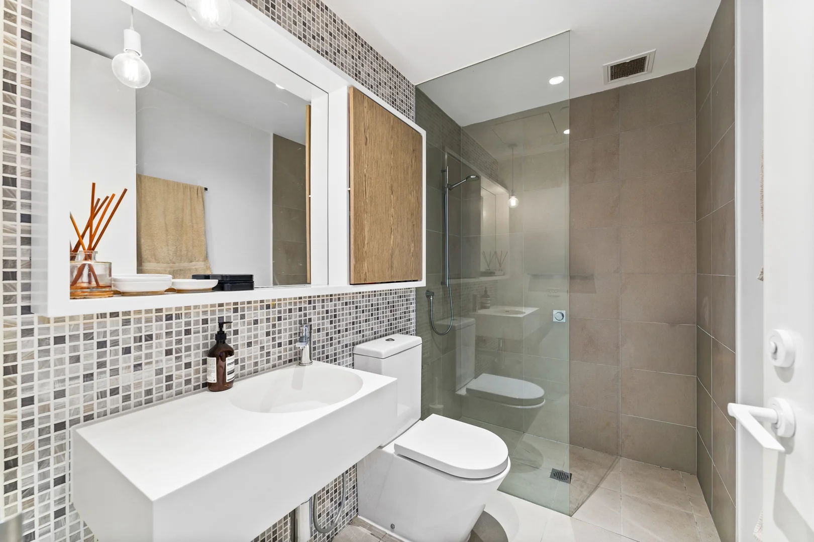 Additional image 11 of 205/74 Queens Road, Melbourne VIC 3004