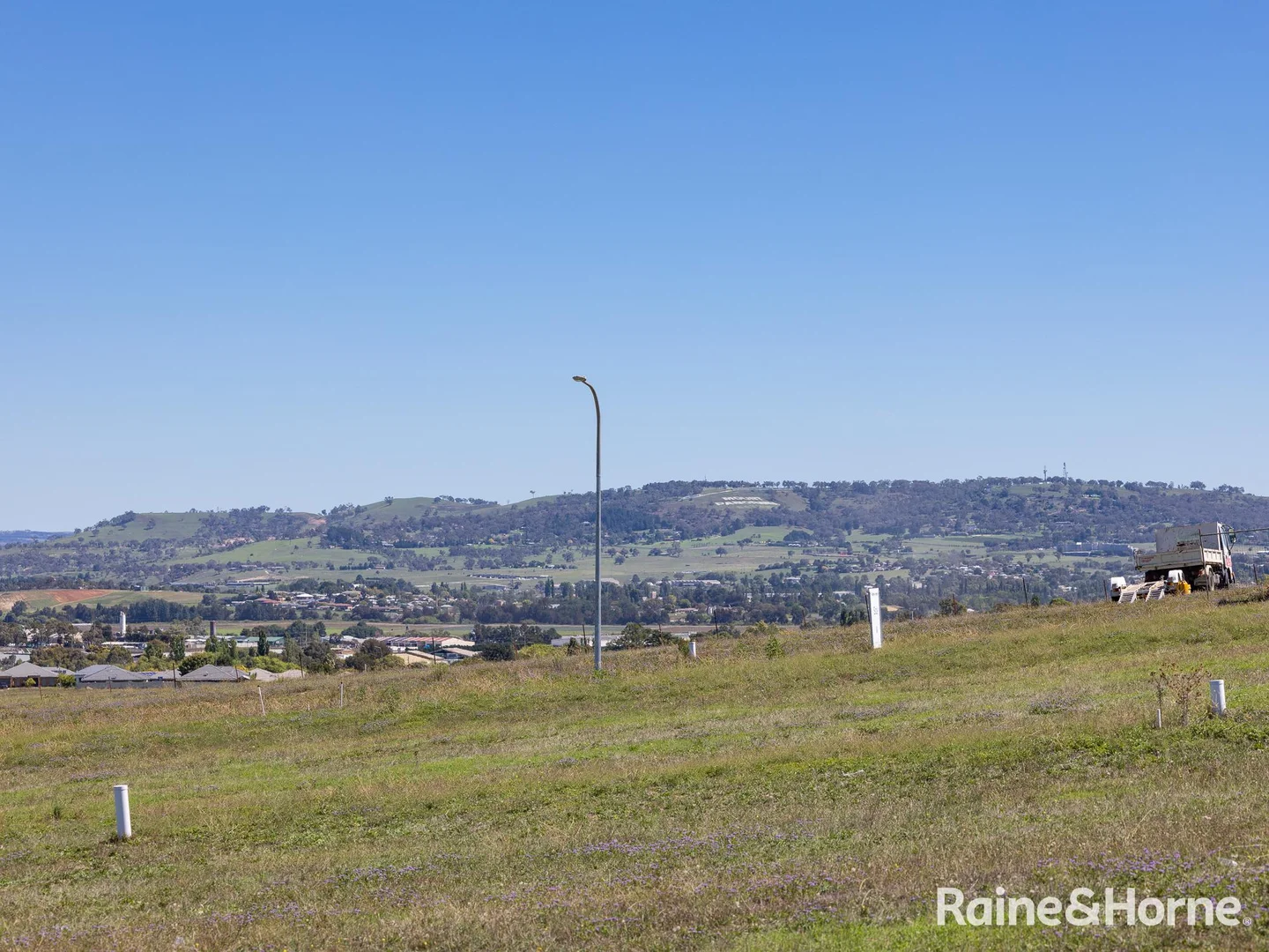 221 Lawrence Drive, Kelso NSW 2795 photo 3