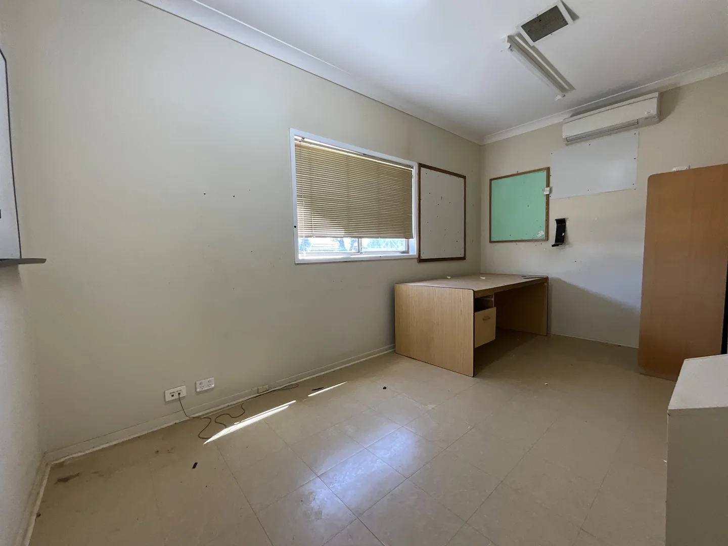Additional image 20 of 48 - 50 Molesworth Street, Hillston NSW 2675