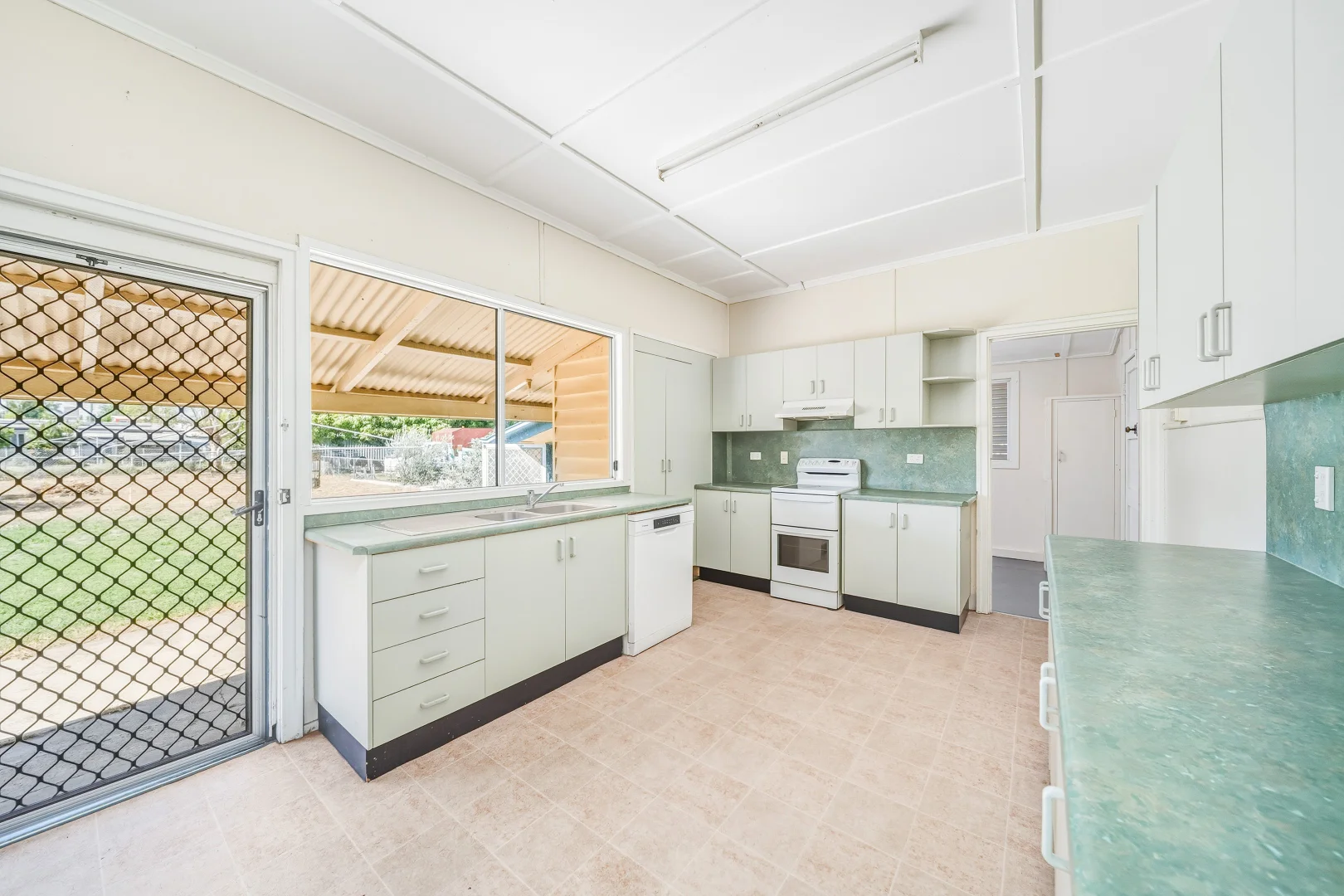Additional image 4 of 28 Theresa Street, Emerald QLD 4720