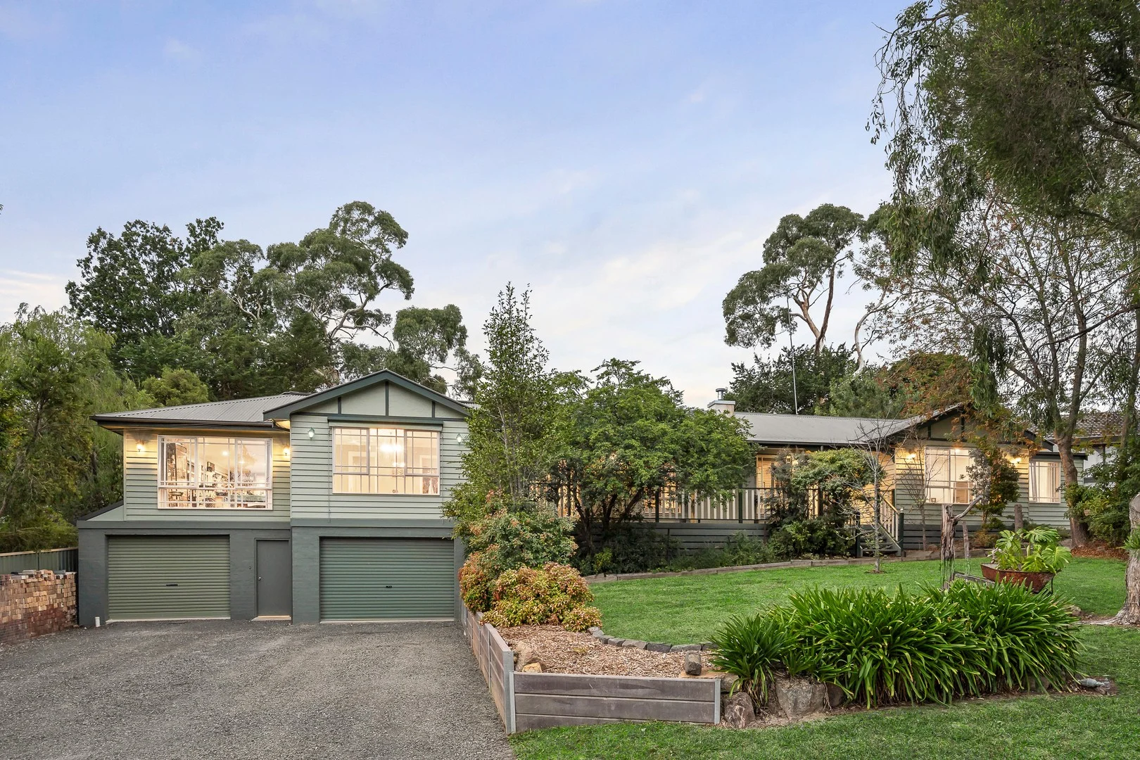 18 Alford Avenue, Mooroolbark VIC 3138