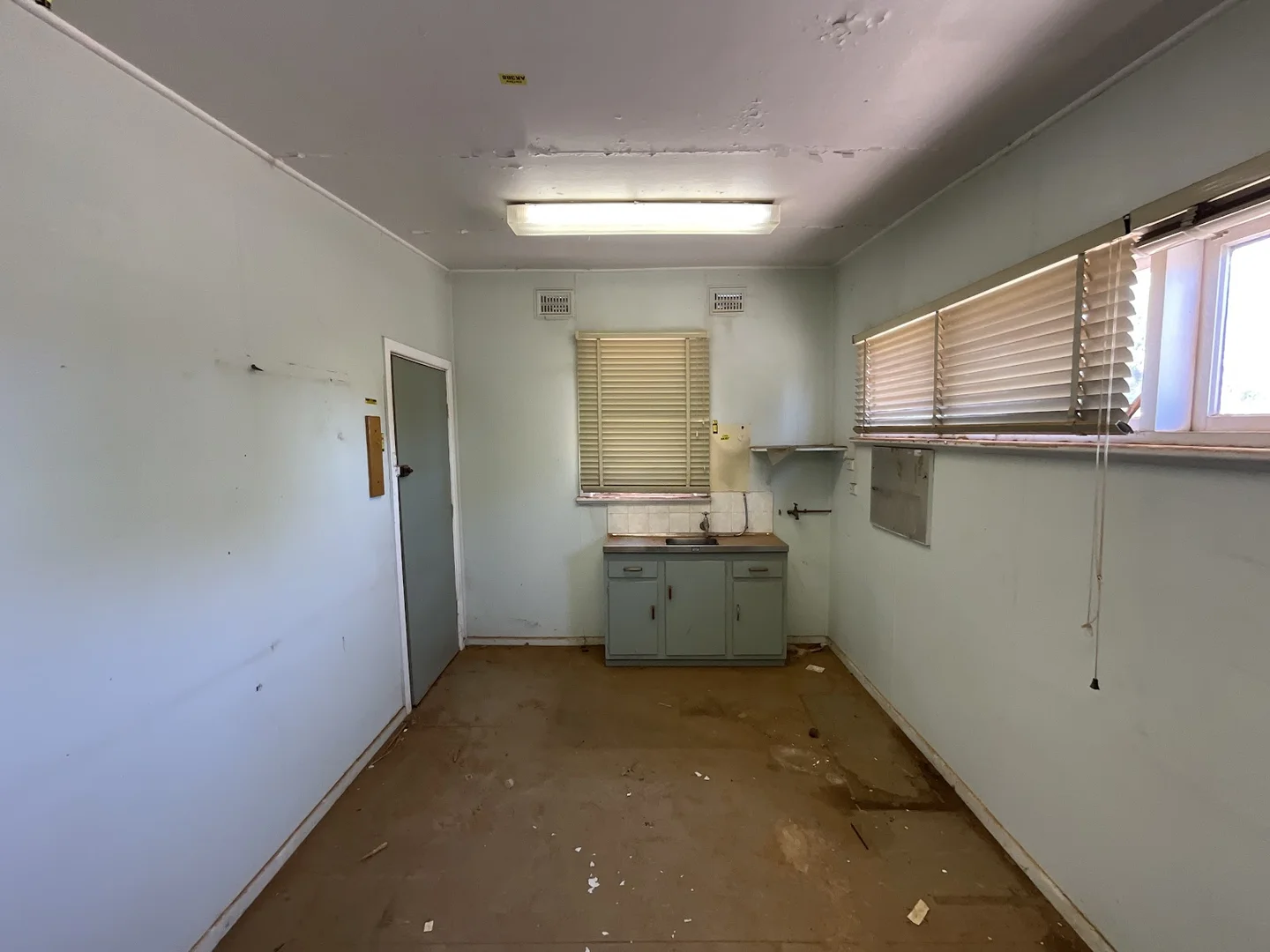 Additional image 26 of 48 - 50 Molesworth Street, Hillston NSW 2675