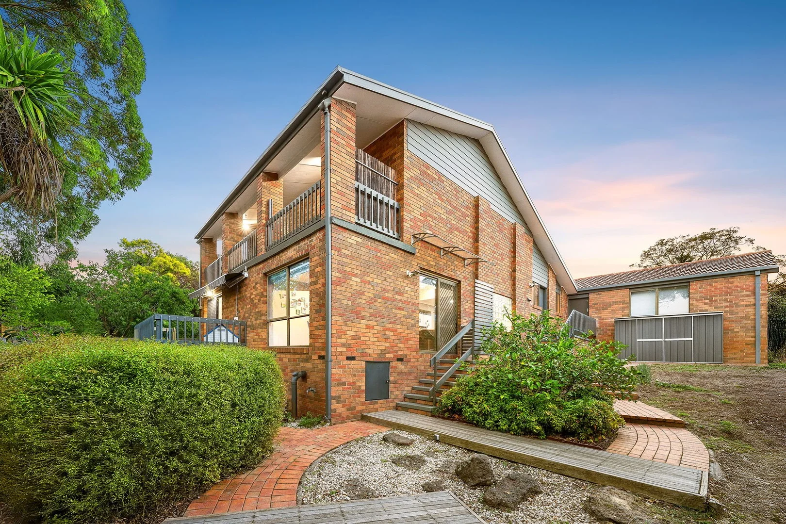 12 Streeton Lane, Doncaster East VIC 3109