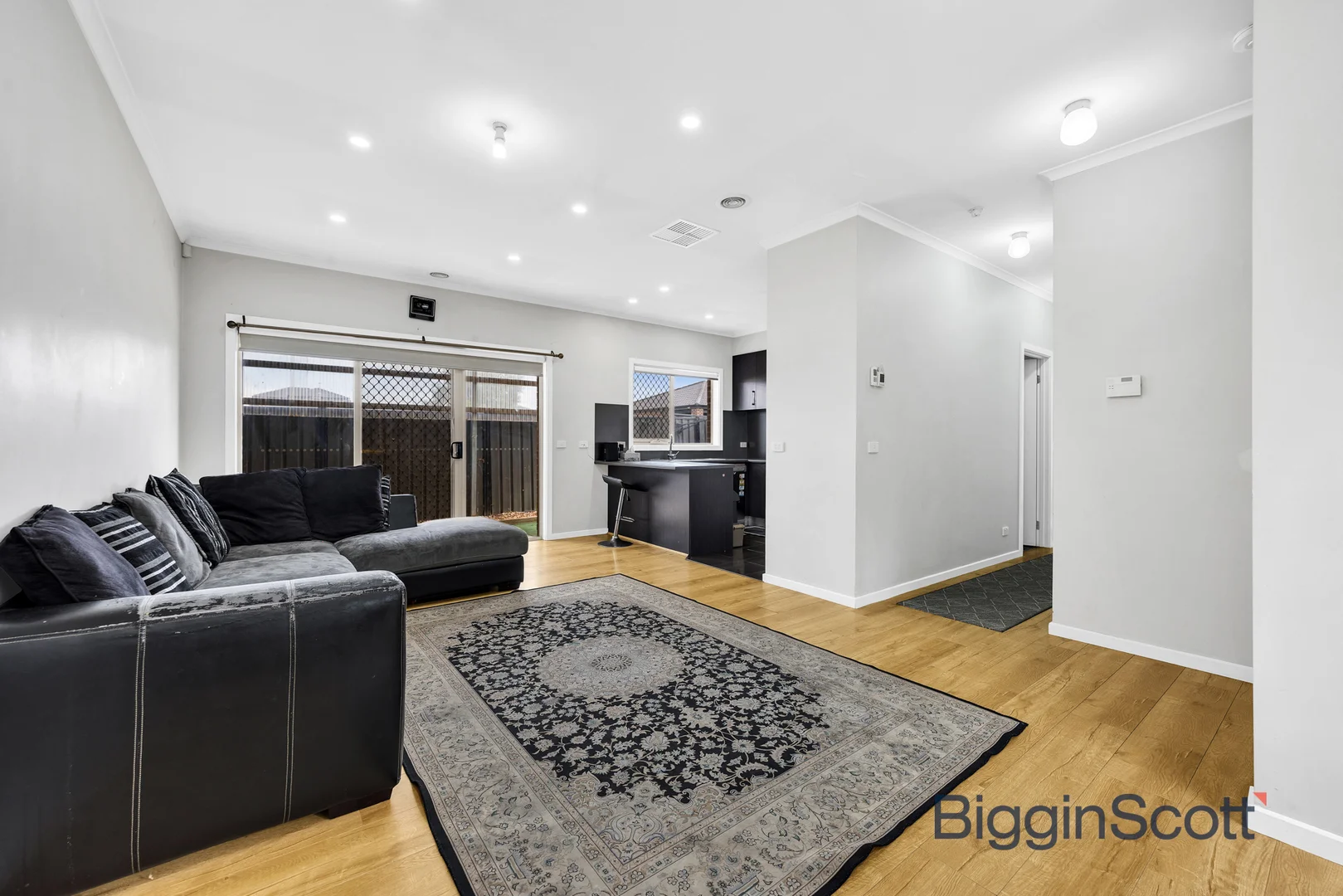 3/7 Adrian Circuit, Tarneit VIC 3029 photo 3