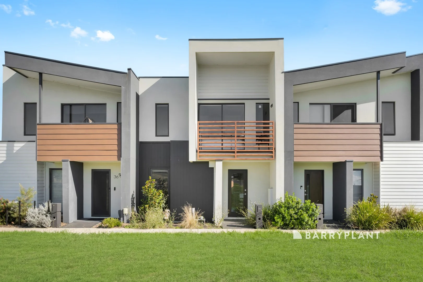 34 Sanctum Walk, Officer VIC 3809