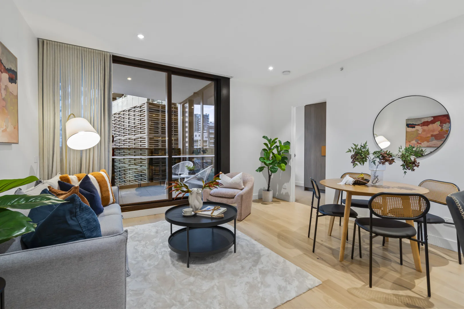 302/8 Bowen Crescent, Melbourne VIC 3004 photo 2