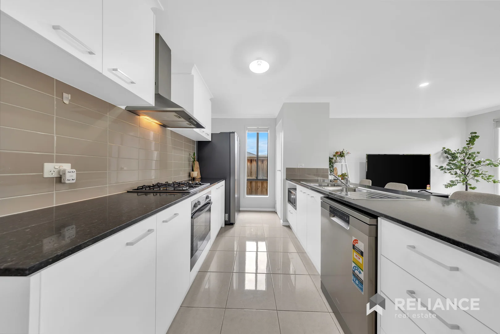 Additional image 2 of 27 Treeve Parkway, Werribee VIC 3030