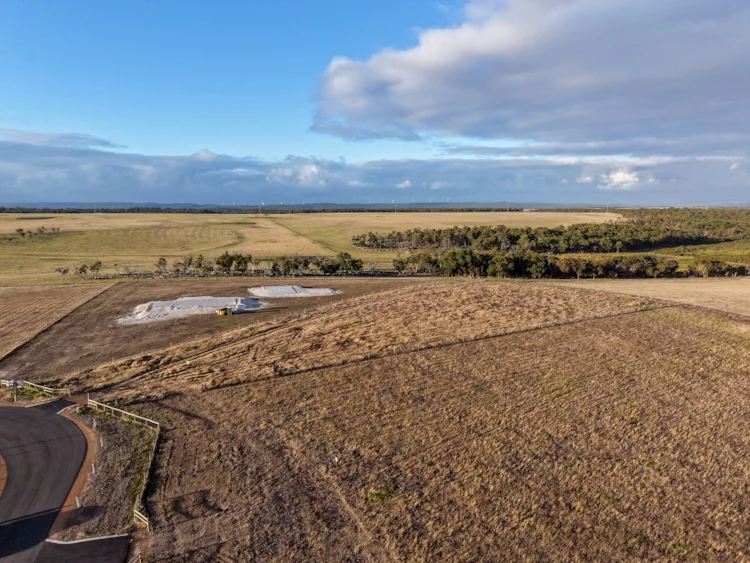 75 Minotaur Loop, Drome WA 6330 photo 4
