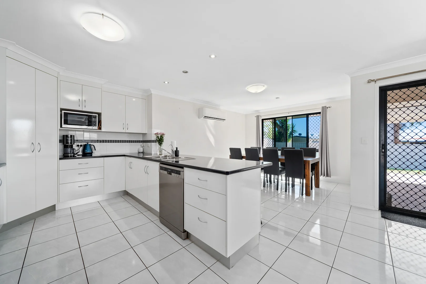 6 Wright Street, Emerald QLD 4720 photo 2