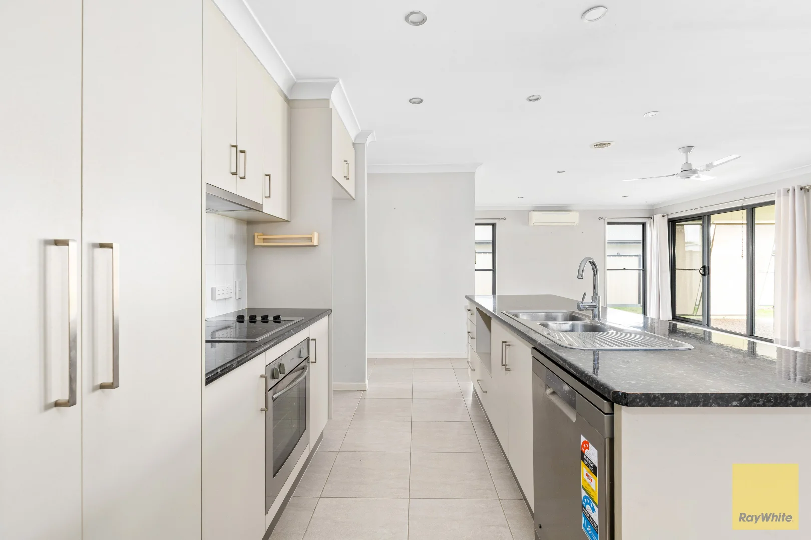 79 Mayfair Drive, Emerald QLD 4720 photo 4