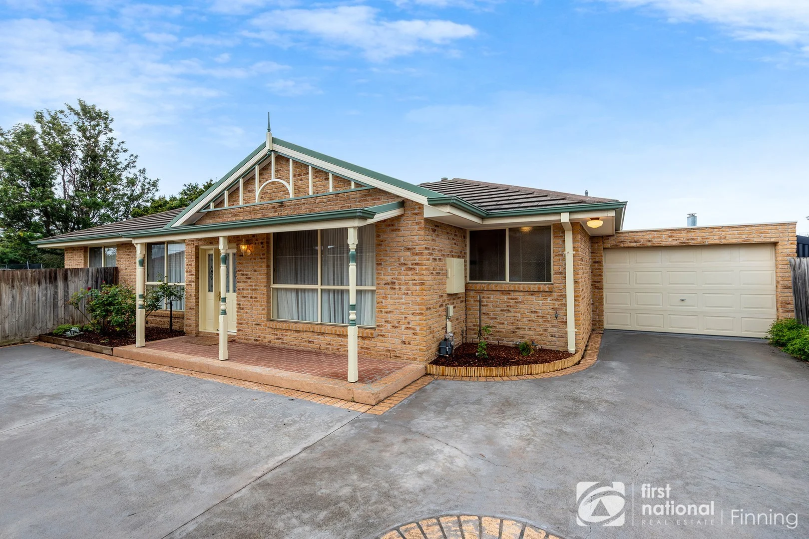 2/6 Lawson Close, Cranbourne VIC 3977