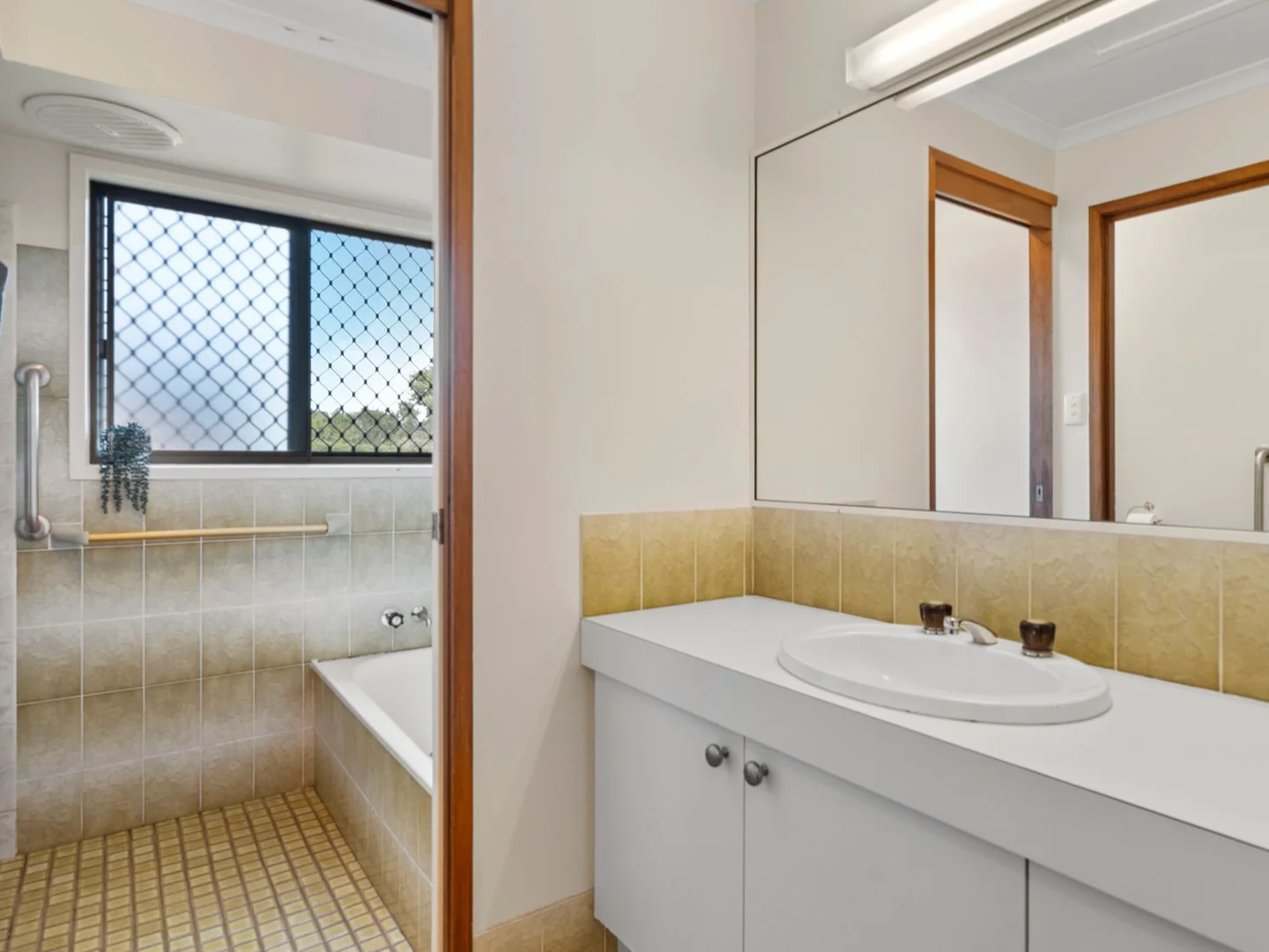 Additional image 5 of 20 Vermont Crescent, Mount Warren Park QLD 4207