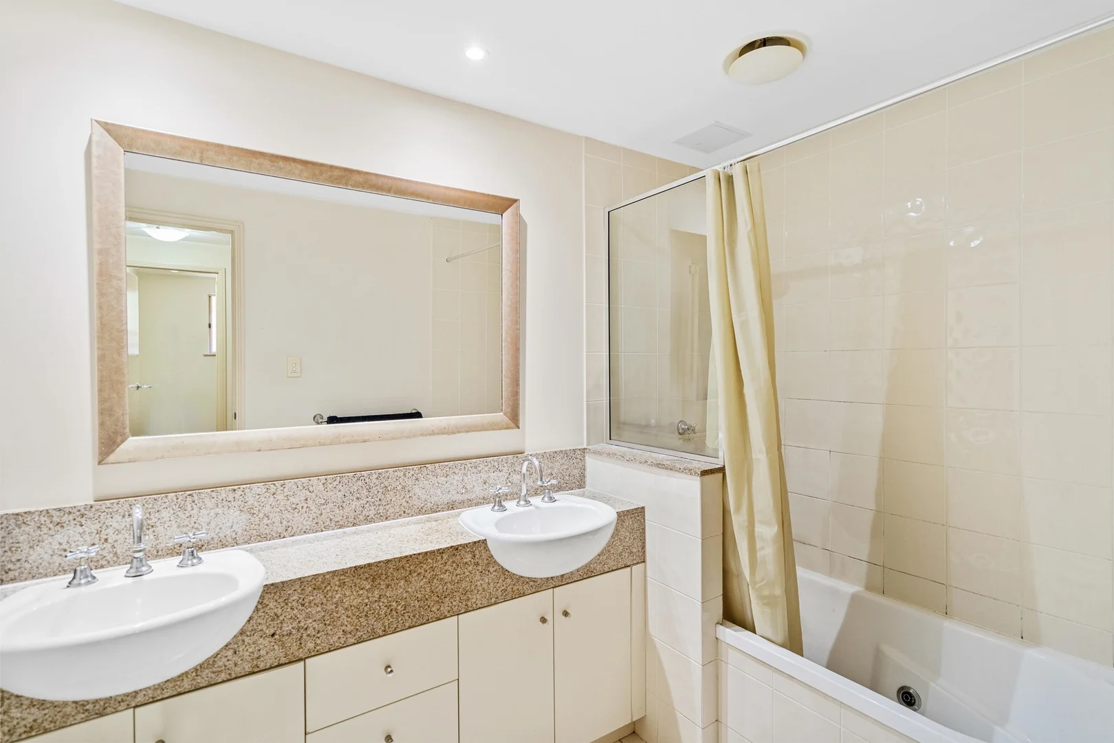 Additional image 8 of 1118/2-10 Greenslopes Street, Cairns North QLD 4870