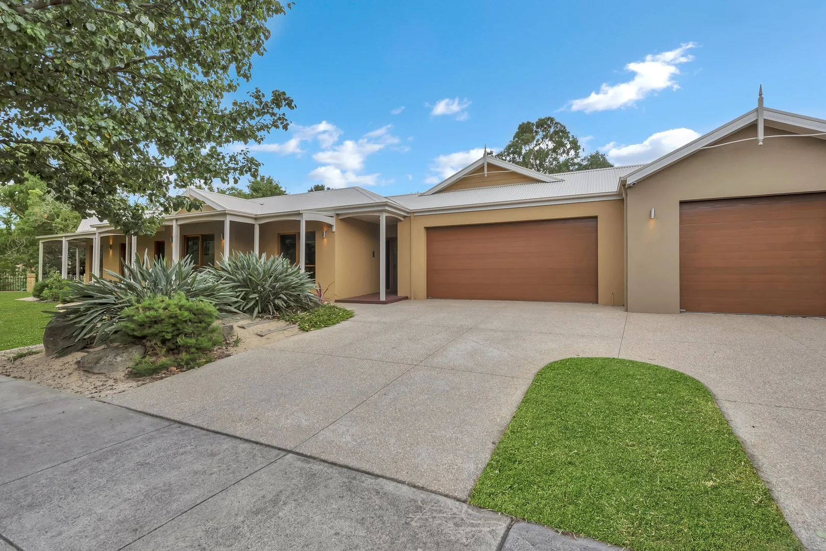 36 Henry Lawson Drive, Pakenham VIC 3810