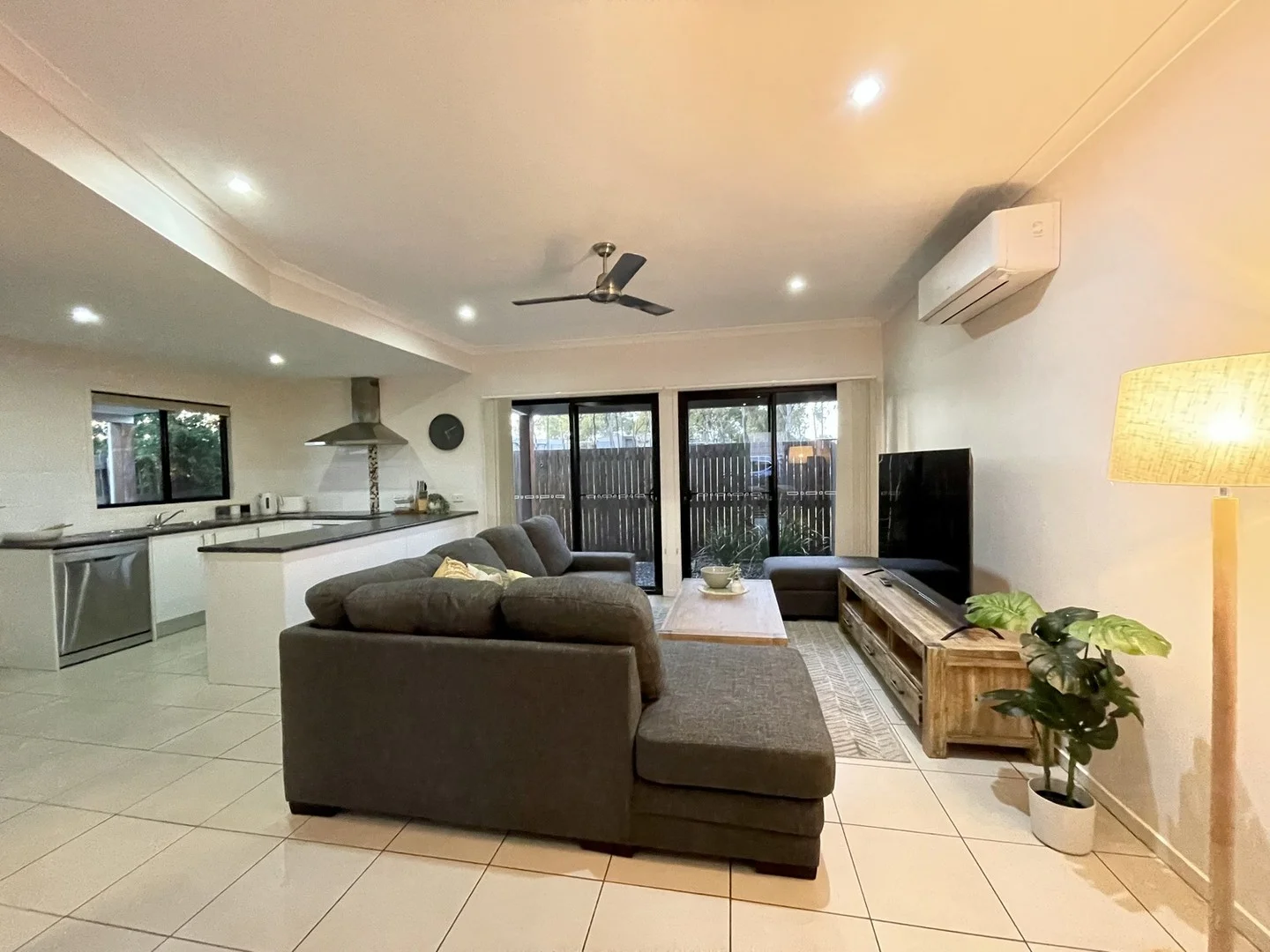 1, 2, 3/35 FLINDERS Drive, Moranbah QLD 4744