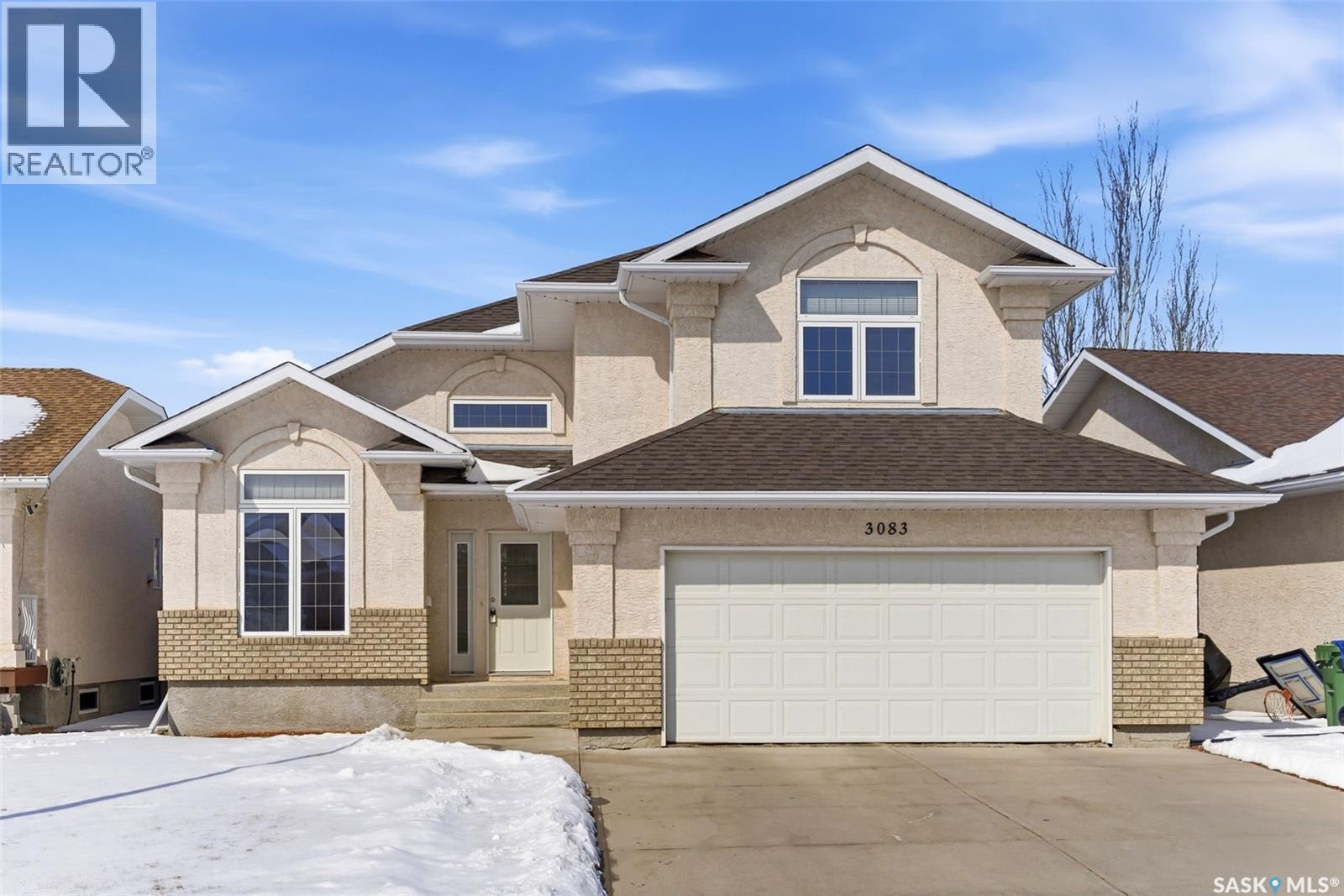 3083 St James CRESCENT