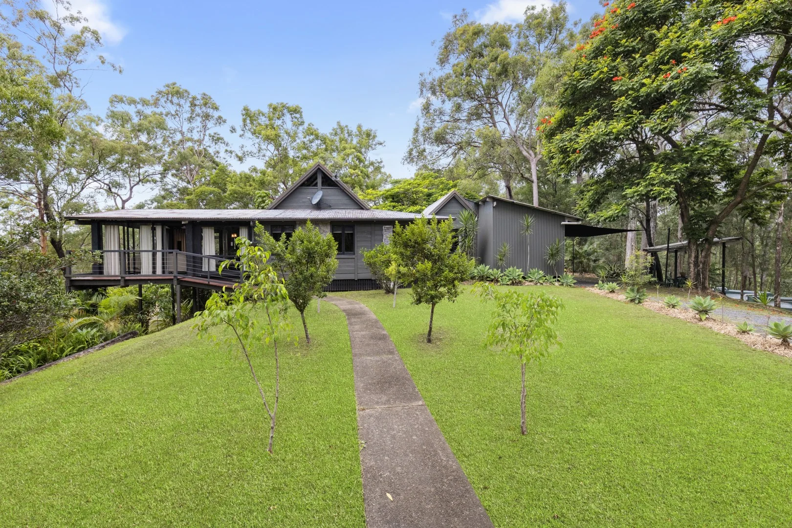 14 King Parrot Court, Clagiraba QLD 4211