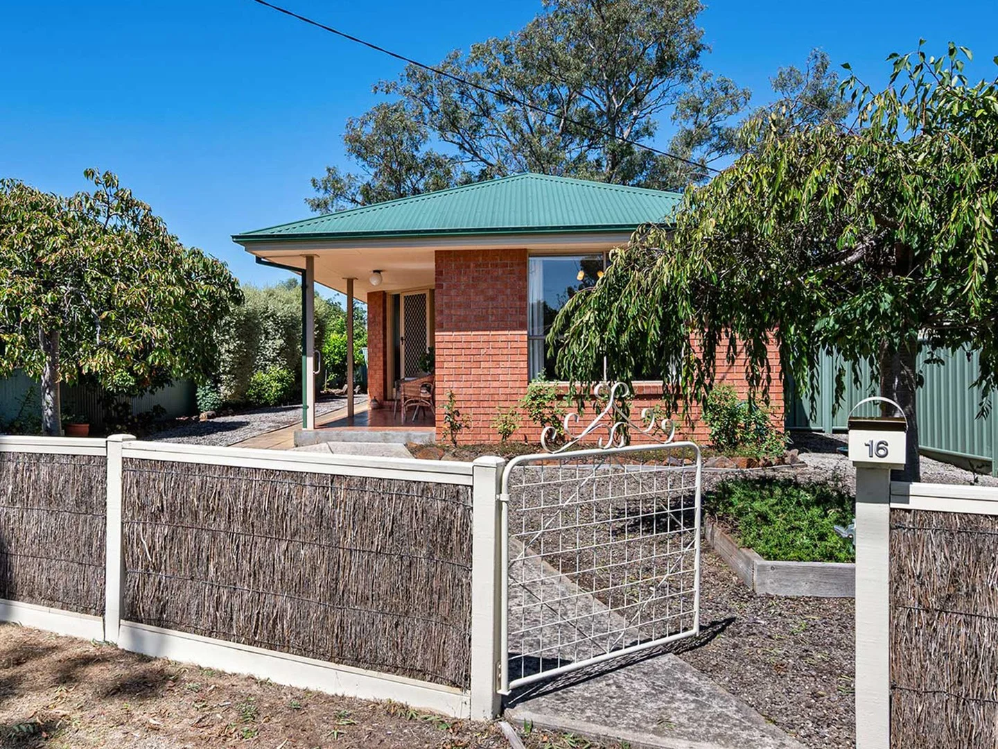 16 Smith Street, Hamilton VIC 3300