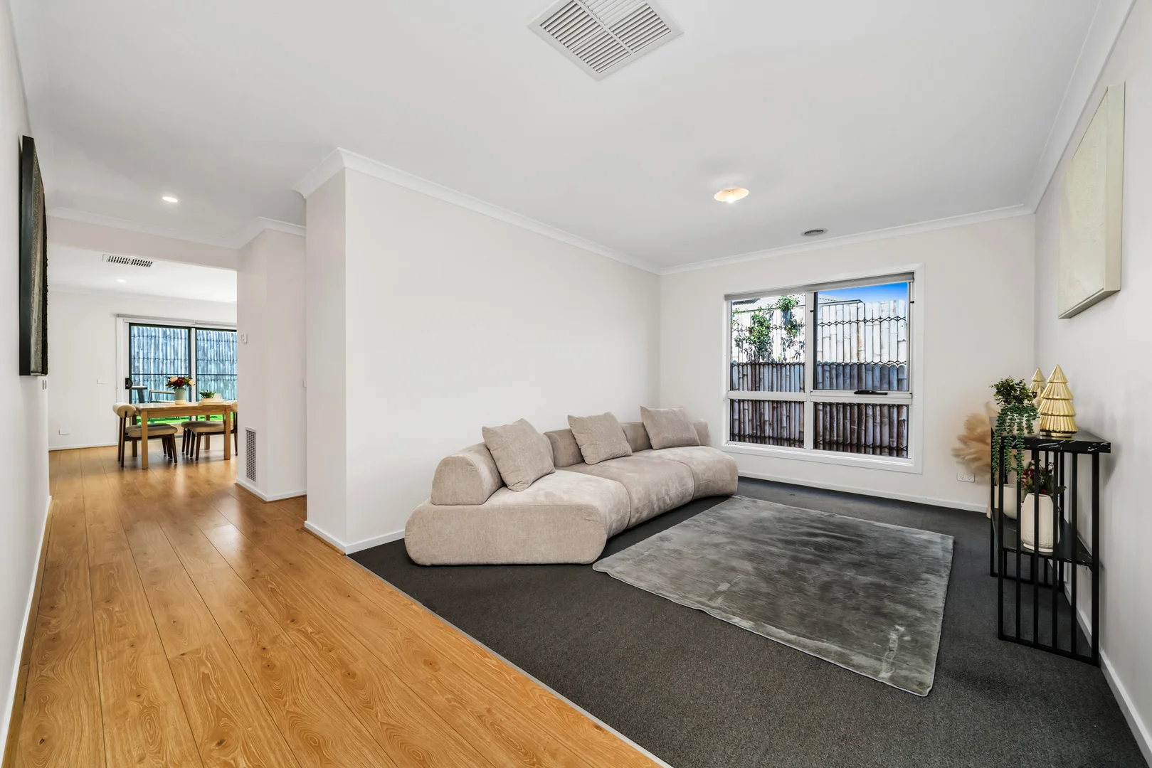 10 Madeira Street, Manor Lakes VIC 3024 photo 5