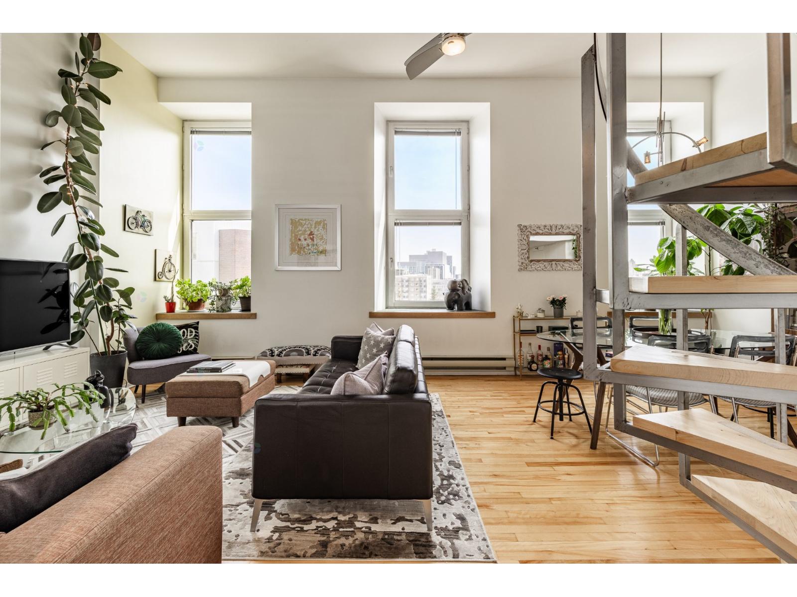 230 Rue Sherbrooke E.