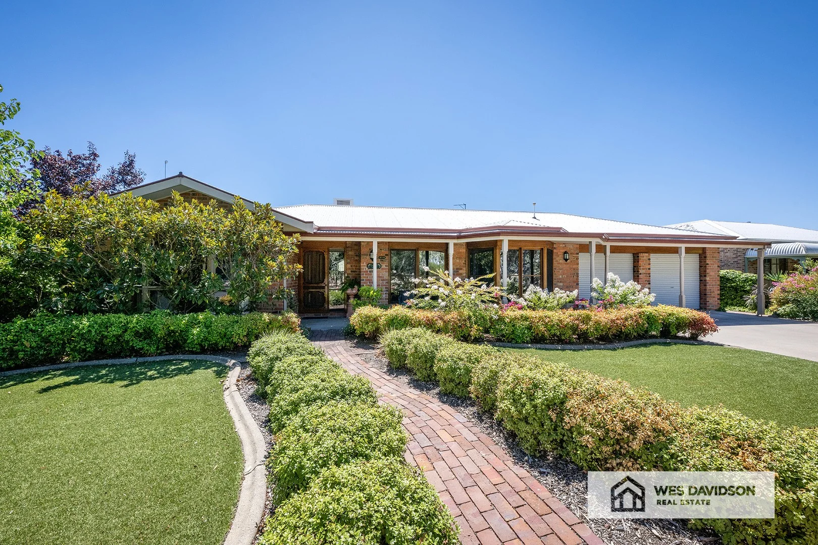 14 Barnes Boulevard, Horsham VIC 3400