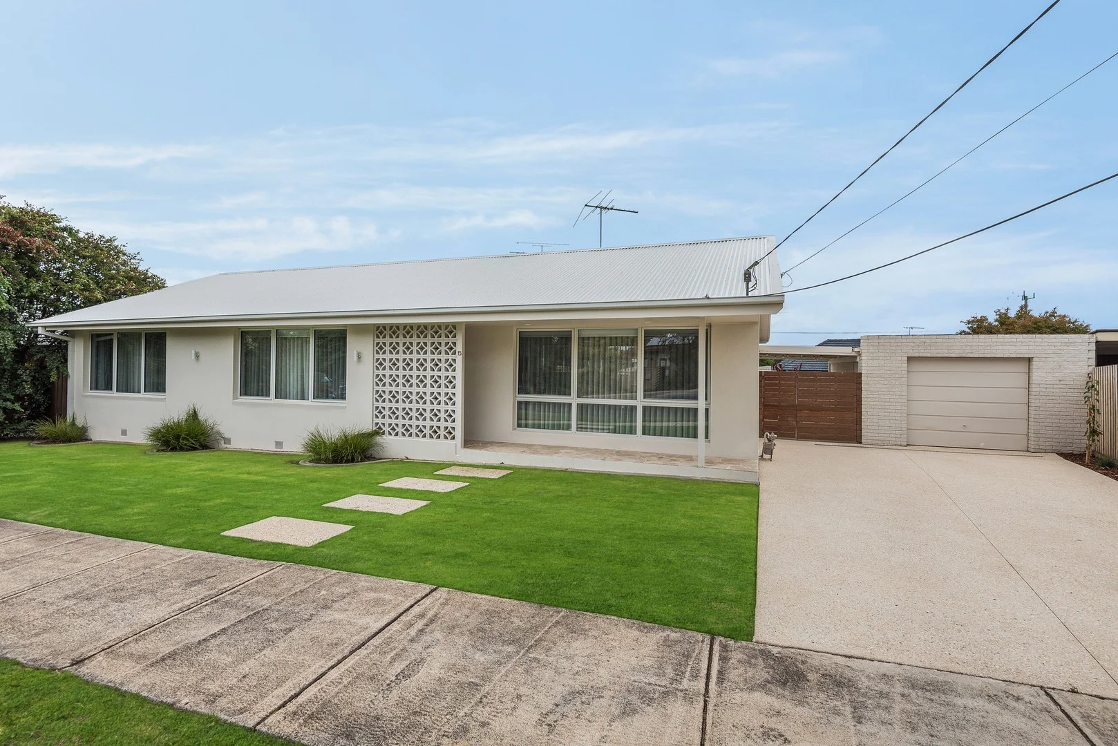 15 Everett Close, Herne Hill VIC 3218