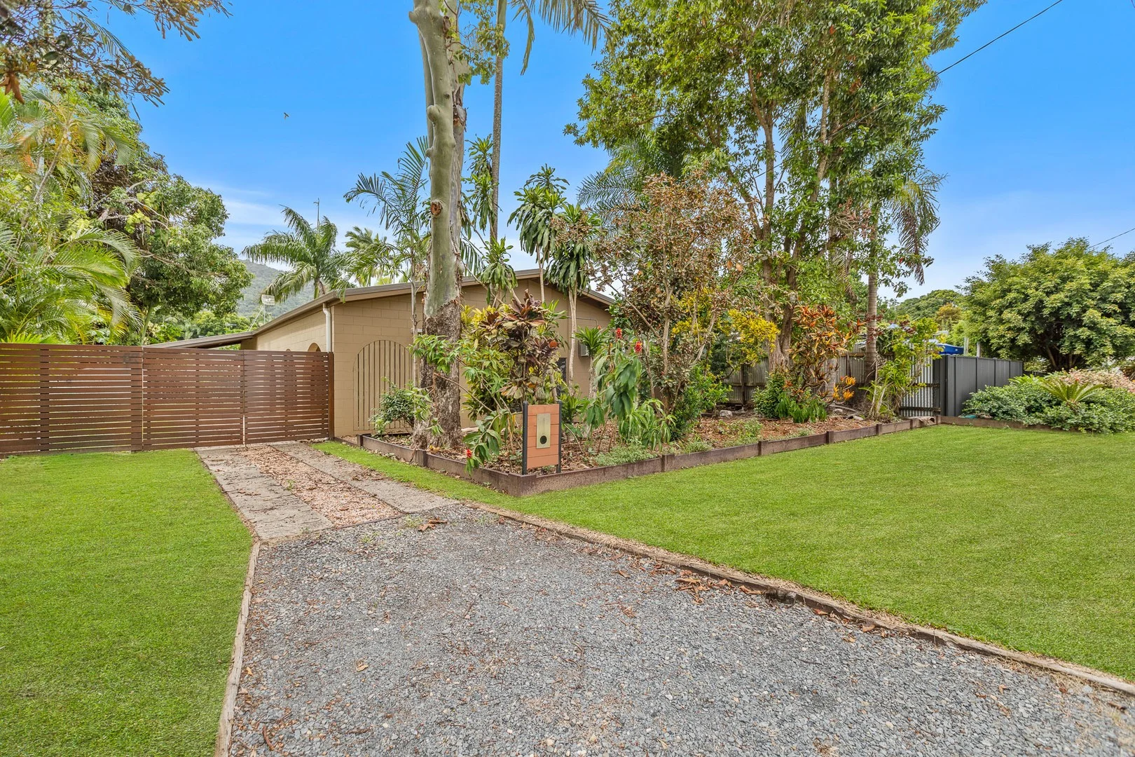 37 Yurongi Street, Caravonica QLD 4878