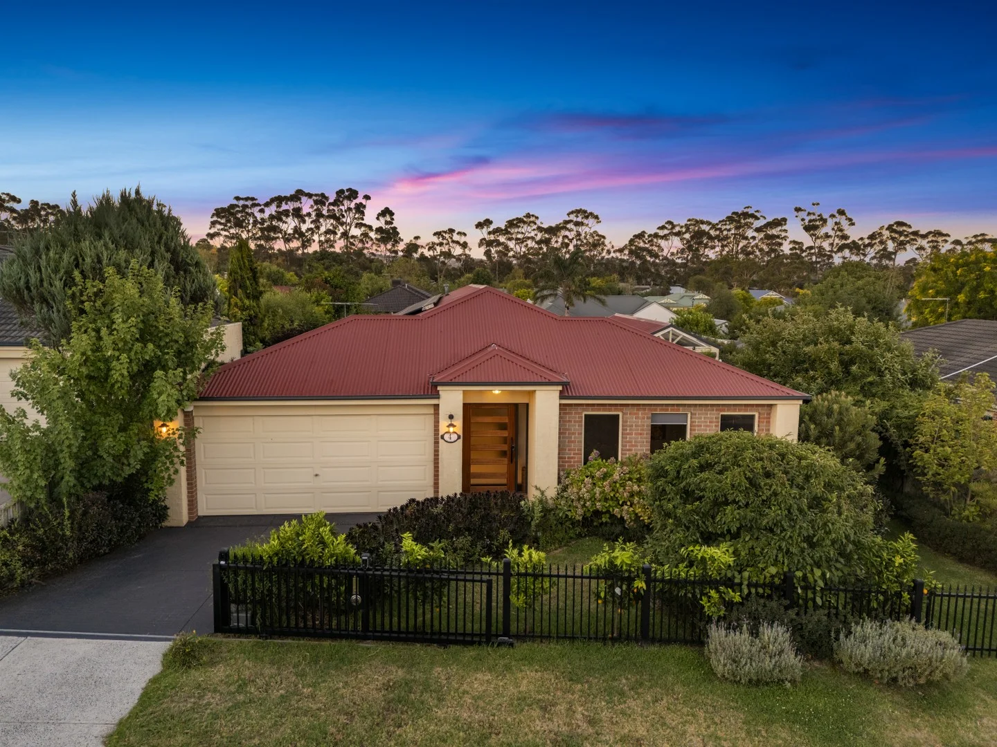 4 Pioneers Crescent, Pakenham VIC 3810