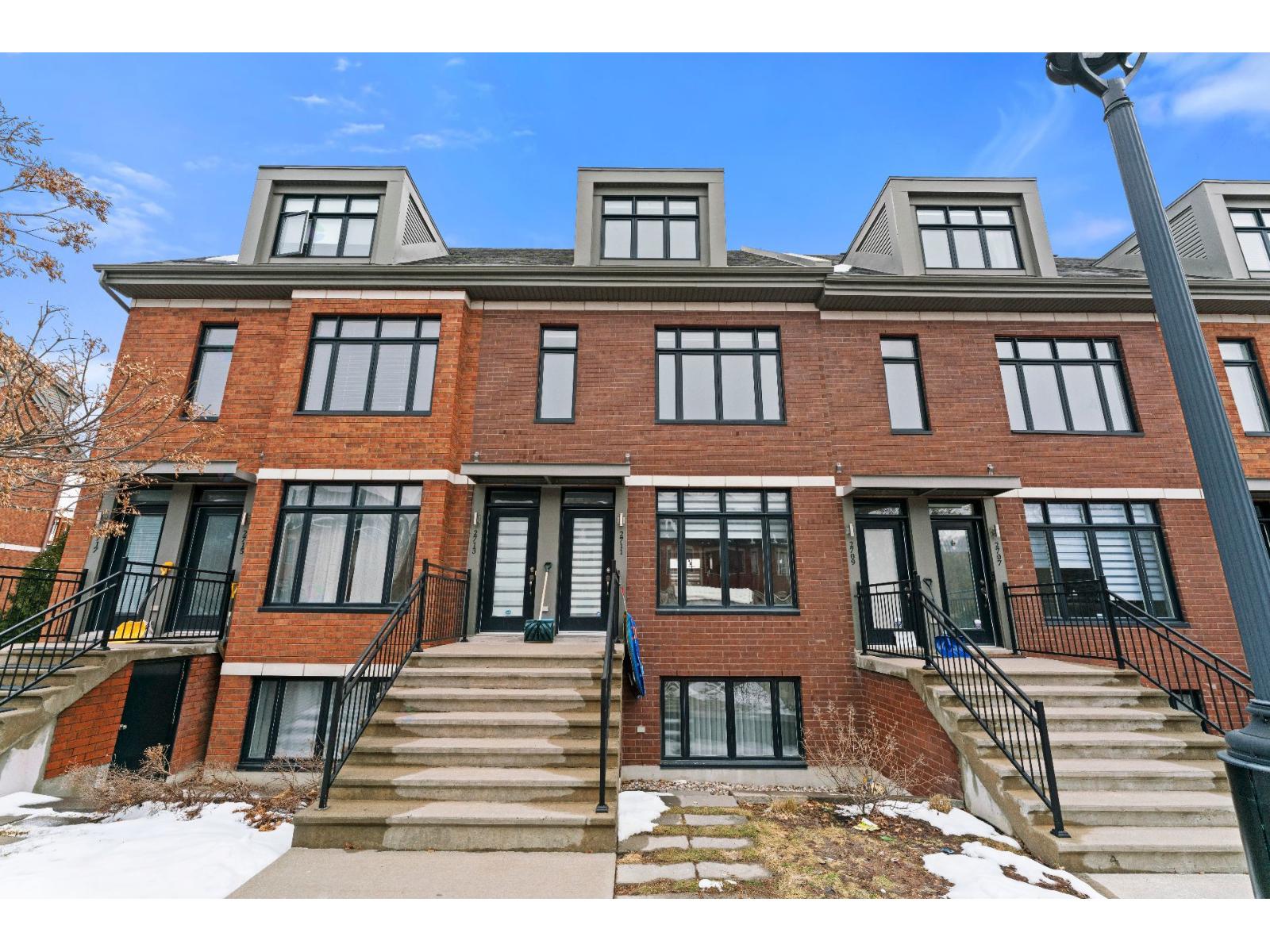 2711 Rue des Équinoxes