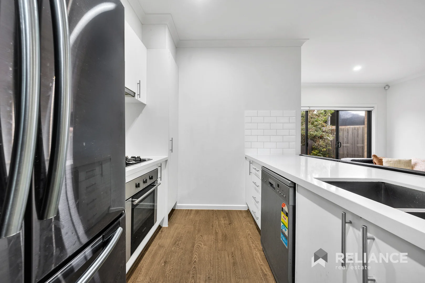 2/6 Greenleaf Circuit, Tarneit VIC 3029 photo 2