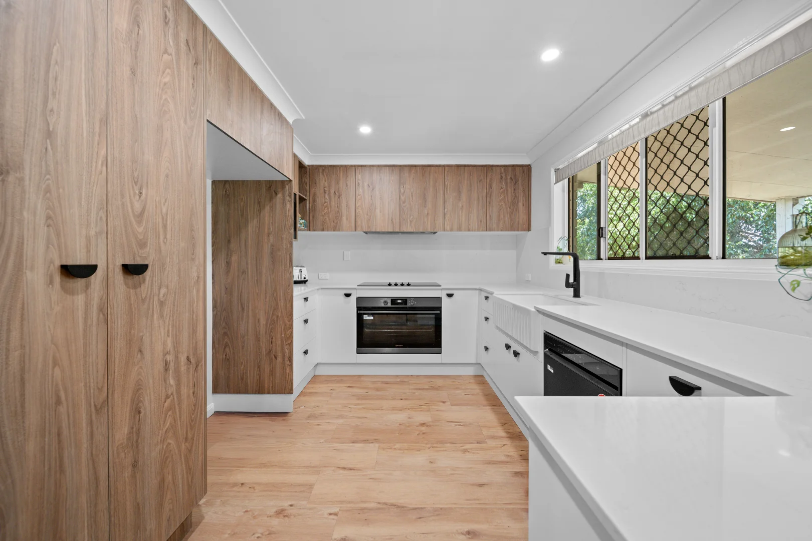 18 Cowan Crescent, Emerald QLD 4720 photo 2