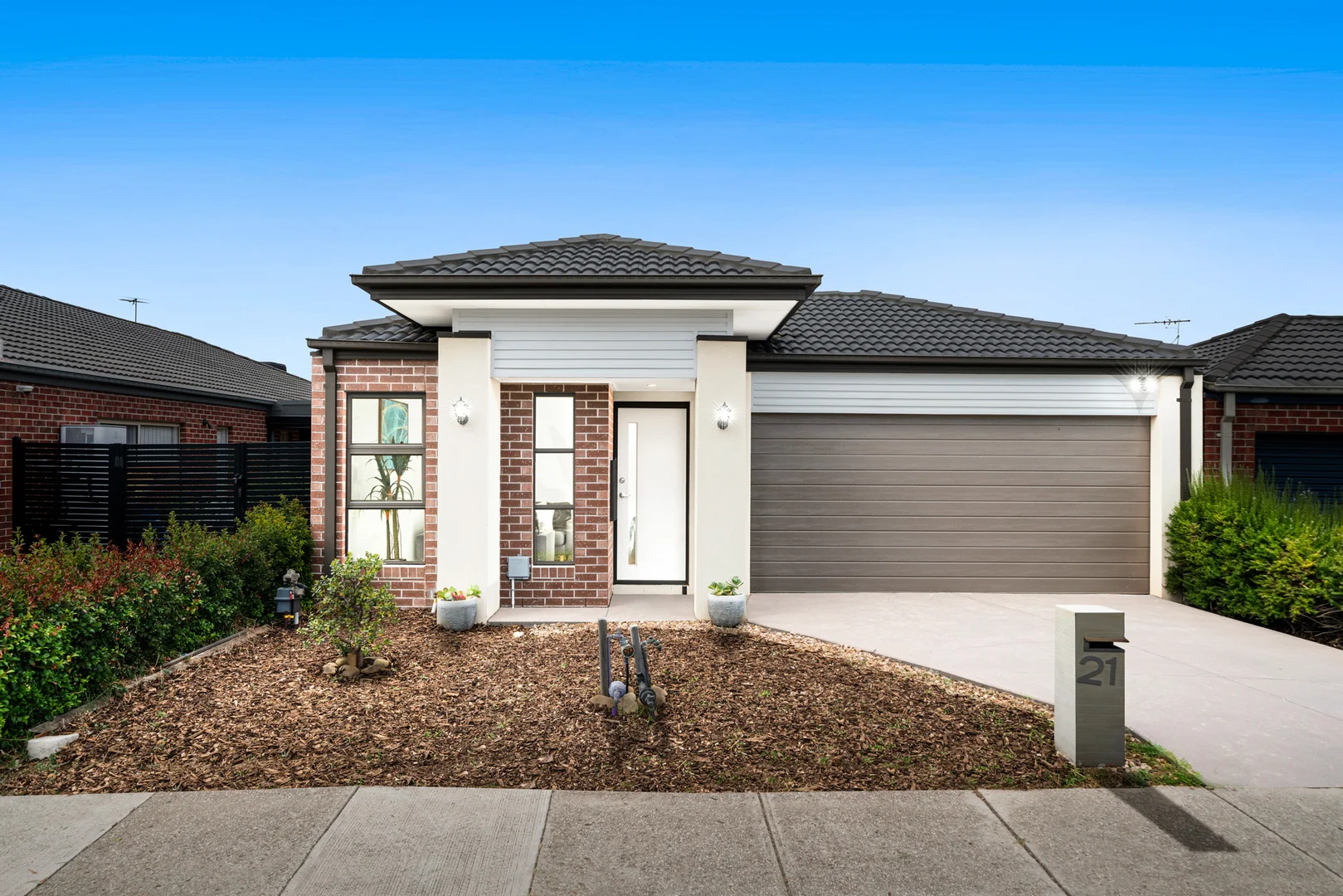 21 Bush Street, Manor Lakes VIC 3024 photo 2